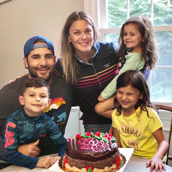 Meet your posher, Jessica 💜 - Picture 9 of 16